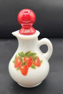 VTG Avon Strawberries and Cream Bath Foam Milk Glass Refillable Empty Bottle 4oz - Picture 1 of 8