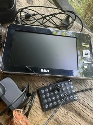 RCA DPTM70R 7″ LED Portable Digital TV - Image 1 of 4