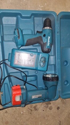 Makita akkuschrauber mit Koffer - Bild 1 von 4