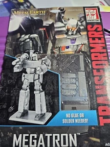 Metal Earth Transformers Megatron (L8) - Picture 1 of 2