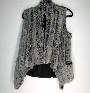 Democracy Faux Fur Vest Women Sz S Small Pockets White with Pink Hue & Black NWT - Picture 1 of 5