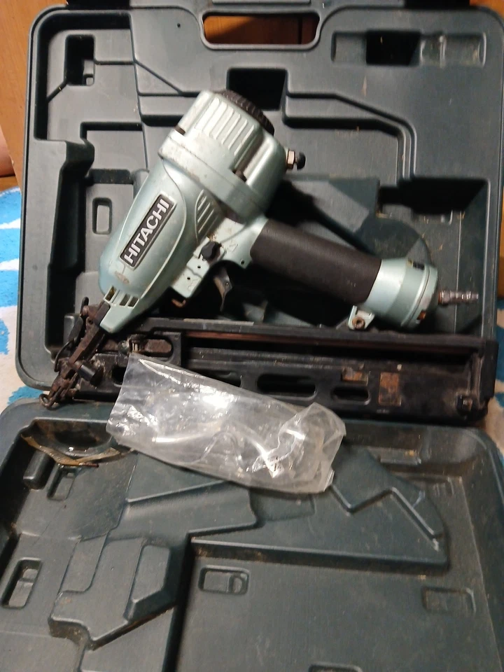 日立 NT65MA4(S) 气动 1-1/4"-2-1/2" 15 号斜面抛光钉枪 +NAILS — 第 1/1 张图片