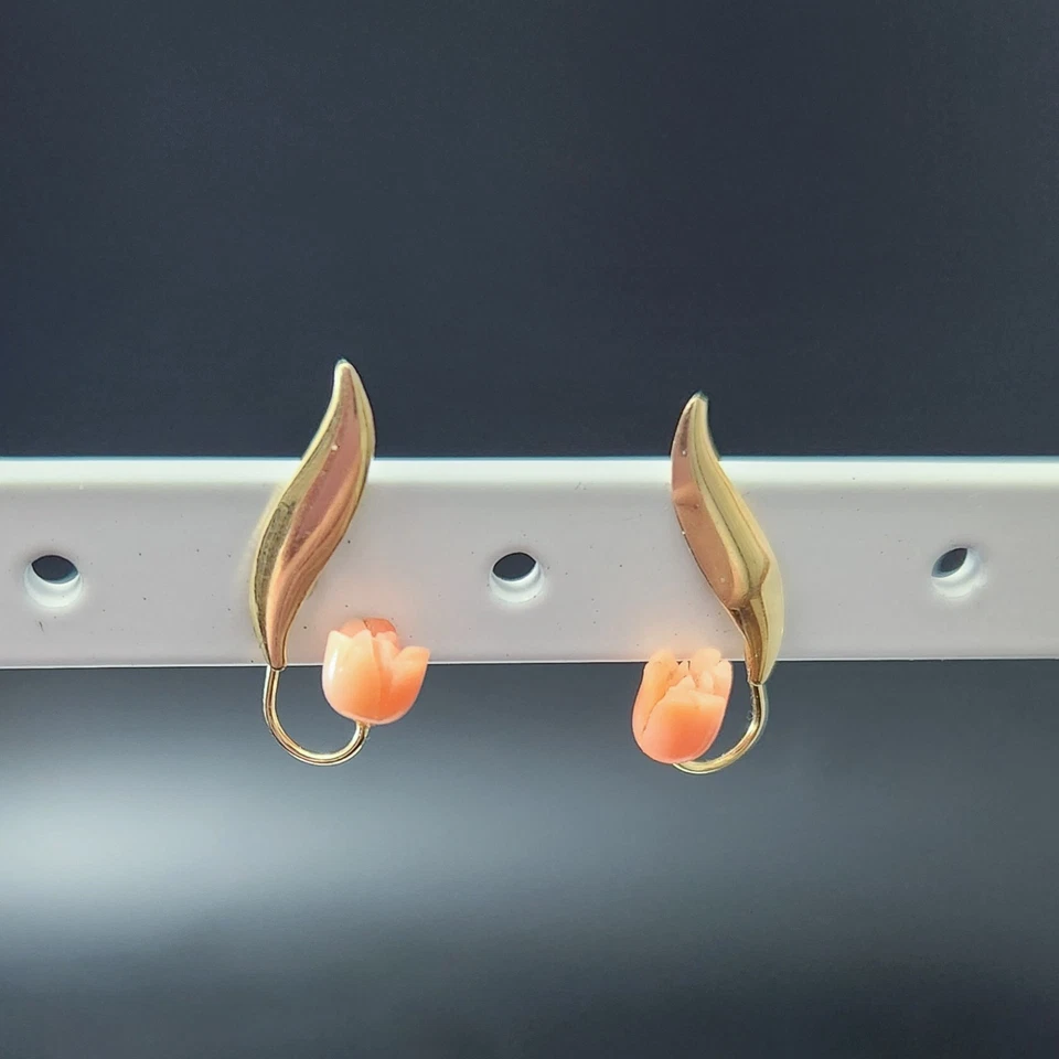 Pendientes de coral tallado en oro amarillo de 14k delicada gota 0,75 pulgadas 0,8 g vintage años 60 Foto 1 de 4