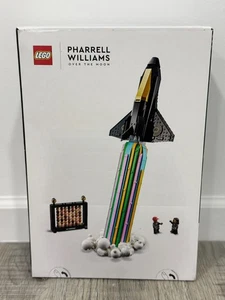LEGO Icons 10391 Oltre la Luna con Pharrell Williams - Espositore per adulti 966 pezzi - Foto 1 di 7