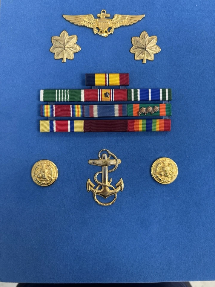 Lote de 7 botones de barra de cinta de colección de oficiales de aviador de la Marina de los Estados Unidos y más Foto 1 de 2