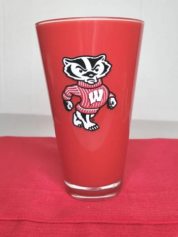 1 - 20oz Red insulated University Of Wisconsin Badgers Cup Fan Cover