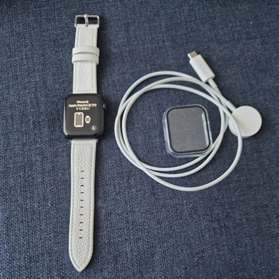 Apple Watch (GPS+LTE) Serie SE 2ª Generación 44mm Estuche Aluminio Banda Deportiva Blanca Foto 1 de 2
