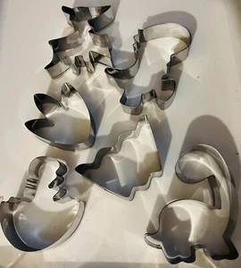 Juego de 6 cortadores de galletas de metal dinosaurio - Imagen 1 de 1