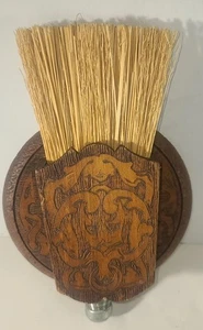 ANTIGUO SOPORTE ESCOBA BATIDOR DE PARED FLAMENCO COMO NUEVO - Imagen 1 de 3