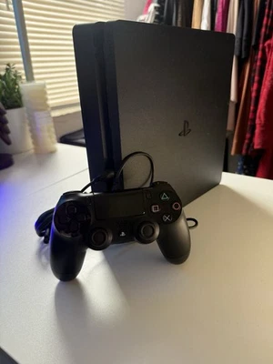 Firmware PS4 Slim 1Tb CUH-2215B 11.02 con un controlador y cable de alimentación Foto 1 de 4