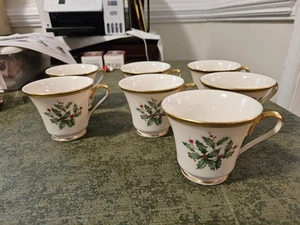 7er Set Lenox Holiday Dimension Holly Kaffee-/Teetasse & Untertasse 24K Goldrand - Bild 1 von 16