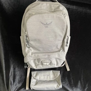 OSPREY CYBER SOFT BACKPACK LAPTOP TABLET DAYPACK CARRYON GRAY & NEON GREEN - Photo 1/14