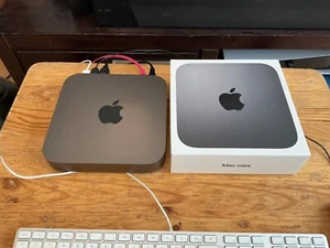 Apple Mac mini (256GB SSD, Intel Core i5 6Kern, 3,0GHz, 16GB RAM) Mini PC - Bild 1 von 3