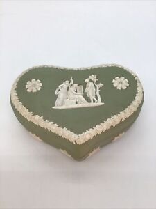 VINTAGE WEDGWOOD SAGE GREEN JAPERWARE HEART SHAPE TRINKET BOX