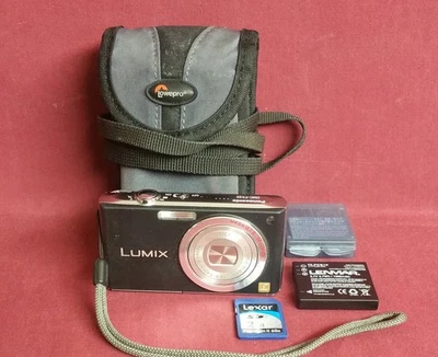 Panasonic Lumix DMC-FX33 8MP Digital Camera 3.6x4.0 Zoom 2GB SD Leica Lens MINT - Image 1 of 4