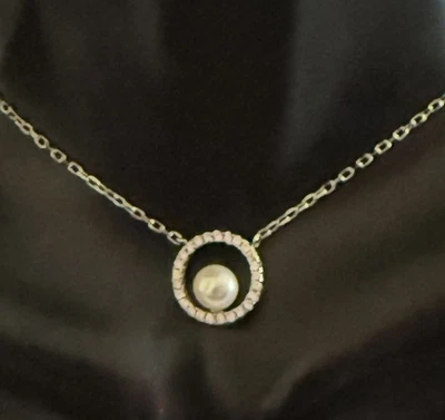 Collar de cadena colgante CP 925 firmado con detalles de diamantes de perlas blancas de plata de ley Foto 1 de 4