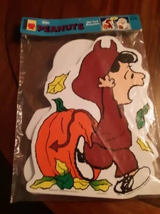 NIP Vintage PEANUTS Mini Yard Halloween Decorations Charlie Brown Lucy - Picture 1 of 5