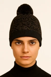 NEW CAMILLA ABINGDON PALACE KNIT BEANIE W/ POM POM - Picture 1 of 3