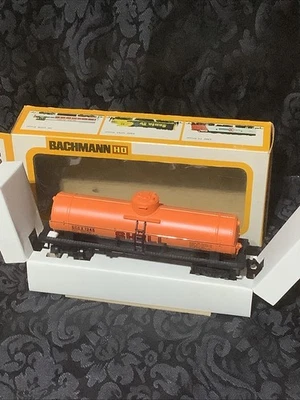 BACHMANN HO SCALE ORANGE SHELL SINGLE DOME TANKER SCCX 1245 - Image 1 of 4