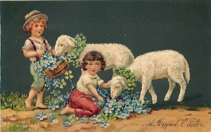 UNA PASQUA GIOIOSA - BAMBINI E AGNELLI - PFB 7482 - CARTOLINA VACANZE IN RILIEVO - Foto 1 di 2