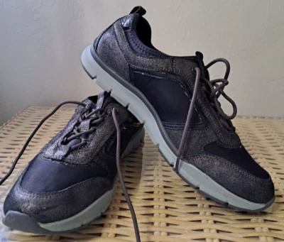 Zapatilla deportiva informal Easy Spirit para mujer 10 Esfelidia negra y estaño corte bajo Foto 1 de 4