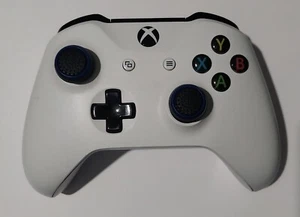 Microsoft 1708 Xbox One Controller - White UNTESTED  - Picture 1 of 7