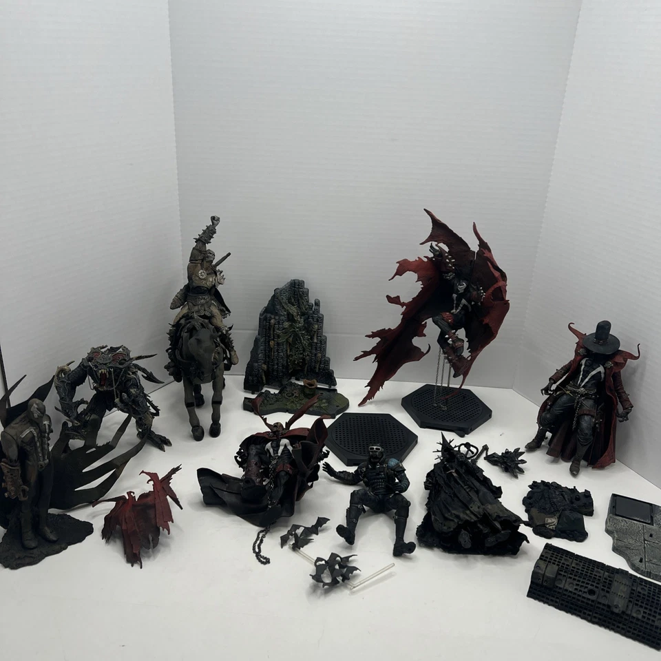 lote de 8 estátuas Mcfarlane Toys desovam etc algumas incompletas - Imagem 1 de 4
