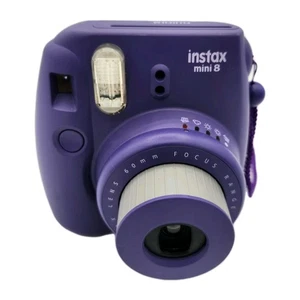 Fujifilm Instax Mini 8 analoge Sofortbildkamera weinrot lila Auto manueller Fokus getestet - Bild 1 von 8