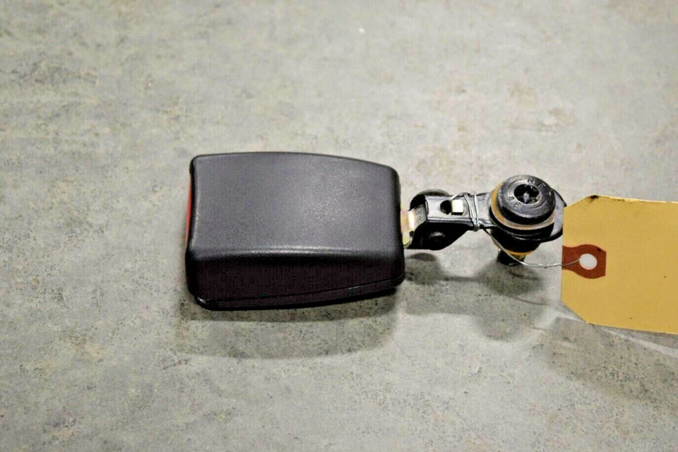 Land Rover Discovery 2 Seat Belt Buckle Rear 2nd Row  1999 00 01 02 03 2004 OEM - Image 1 of 1