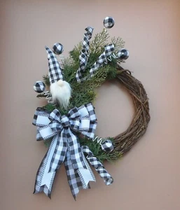 18" Christmas Gnome Greenery Buffalo Check Grapevine Wreath Winter - Picture 1 of 4