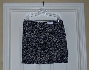 Chico's ZENERGY PLEAT DETAIL SKORT Size 1.5 Medium 10 Black Skirt Short NWT $80 - Picture 1 of 11