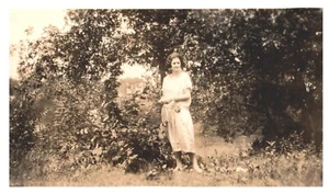 MÄDCHEN IN DER NATUR, WISCONSIN DELLS, 1920er. Vintage 4,2" x 2,3" FOTO*7 - Bild 1 von 2