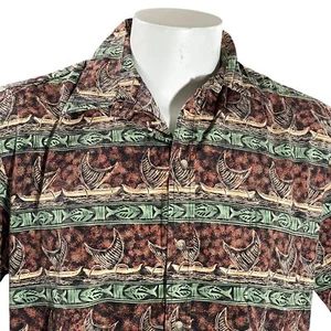 Camisa Hawaiana Cooke Street Grande Barcos Tribales Pez Marrón Verde - Imagen 1 de 7