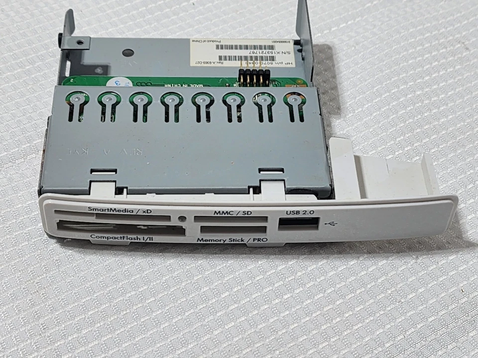 HP Card Reader with USB 2.0 & Cable 5070-0840 / 5069-7833 - Image 1 of 4
