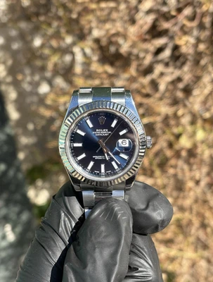 劳力士 Datejust 41 毫米 116334 蓝色贴纸表盘 • 有凹槽表圈有瑕疵串行手表 — 第 1/4 张图片