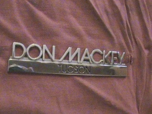 1970's 70's 1980's 80's 1990's 90's Don Mackey Tucson Arizona Dealership Emblem - Foto 1 di 3