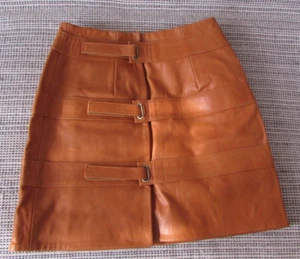 Falda de cuero para mujer SHAKUHACHI tostada con triple correa talla 8 (CINTURA-24") AUSTRALIA - Imagen 1 de 6