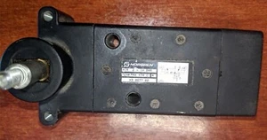 Norgren X3067702 valvola pneumatica ad azionamento meccanico 5/ 2 vie - Foto 1 di 1