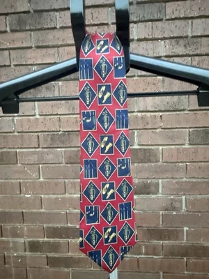 Corbata de cuello informal vintage Tommy Hilfiger borgoña 100 % seda tema golf carrera años 90 Foto 1 de 4