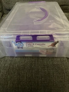 Baked With Love Deluxe Cake & Cupcake Caddy 9x13 Cake Or 12 Cupcakes New - Picture 1 of 7