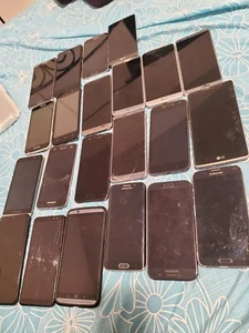 Lot of more than 25phones working - Photo 1 sur 2