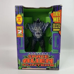 Figura De Colección Posable Space Alien Hunters 12" ¡Ilumina Ojos! Trendmasters 1994 - Imagen 1 de 20