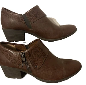 BOC Born Misha Women's 7 Brown Tooled Zip Up 2.5" Heel Ankle Bootie - Picture 1 of 7