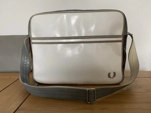 Fred Perry Retro Vintage klassische Schulter Messenger Flug Laptoptasche weiß - Bild 1 von 19