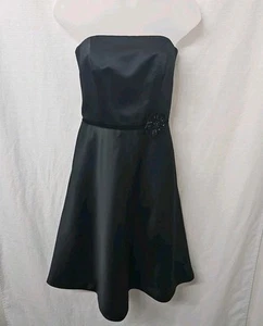 Harolds Gr. 0 trägerloses schwarzes Kleid LBD Satin Blume Y2K Neu mit Etikett Fee Whimsigoth neu aus altem Lagerbestand - Bild 1 von 8