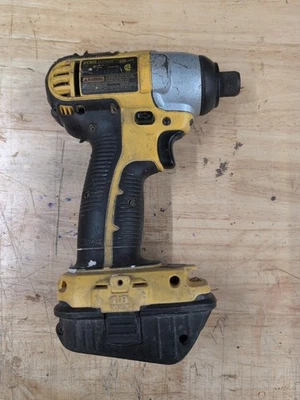 dewalt dc825 1/4 18v cordless impact driver - Image 1 of 4