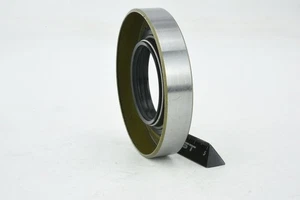 Drive Shaft Oil Seal 32.85X65.1X12.1X12.1 Fits Chrysler MB393883 - Picture 1 of 13