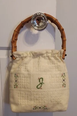 Bolso de Mano Vintage Floral "J" Punto de Cruz 10" x 15" Mango de Bambú Foto 1 de 4