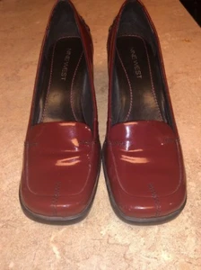 Scarpe decolte con tacco NINE WEST rosso scuro profondo vernice taglia 7,5M - Foto 1 di 12