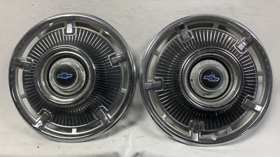 一对 (2) 复古 1965 雪佛兰 Impala Biscayne 14 英寸车轮盖轮毂盖 — 第 1/4 张图片